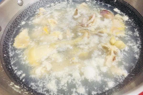 松茸鸡汤的做法图解2