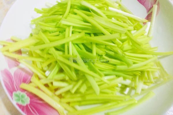 扇贝蒜苗炒鸡蛋的做法图解2