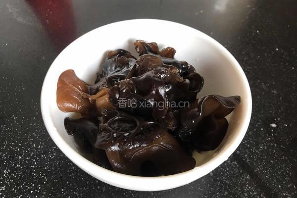 木耳虾皮汤的做法图解2