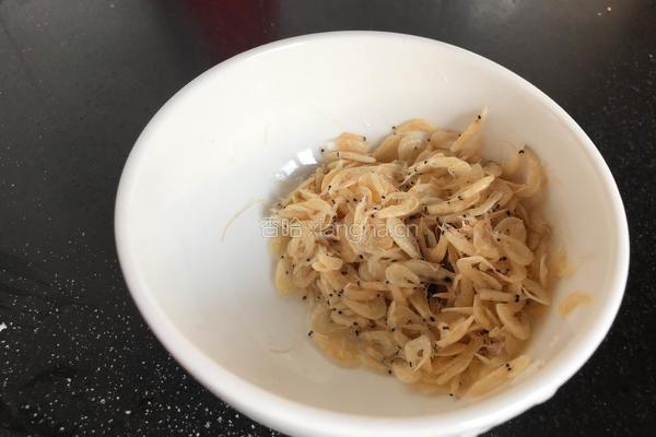 木耳虾皮汤的做法图解3