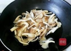 青菜炒平菇的做法图解4