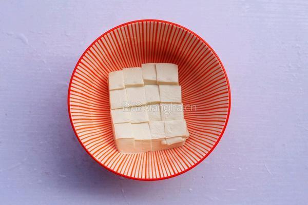 番茄菌菇豆腐汤的做法图解2