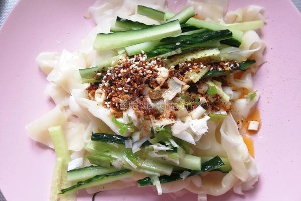 饺子皮版油泼面的做法图解7