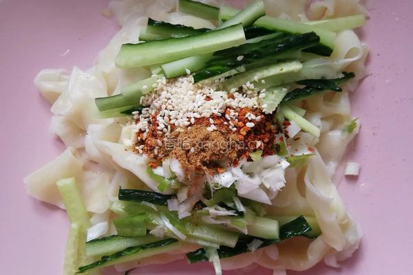 饺子皮版油泼面的做法图解6