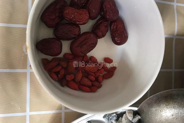 椰皇炖乌鸡的做法图解3