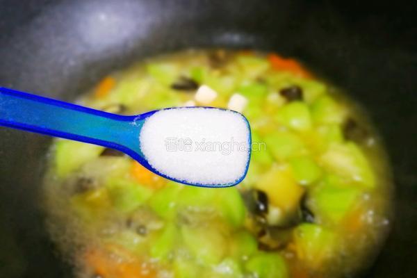 丝瓜豆腐木耳汤的做法图解9