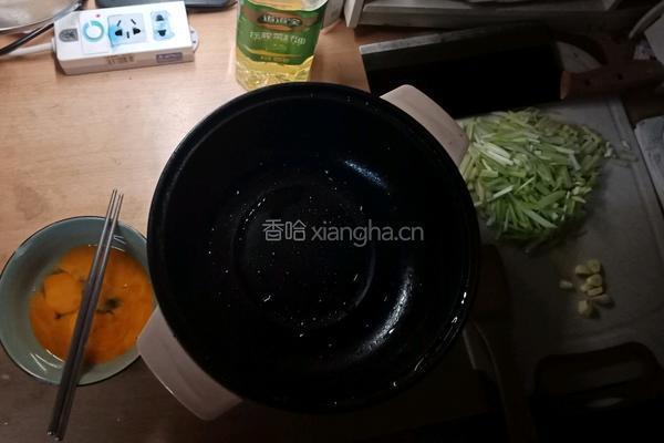 韭黄炒鸡蛋的做法图解1