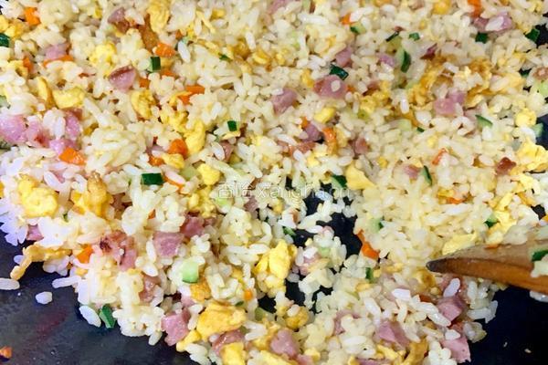 香肠三丁蛋炒饭的做法图解8