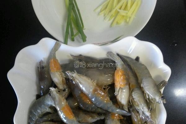 油爆虾的做法图解1