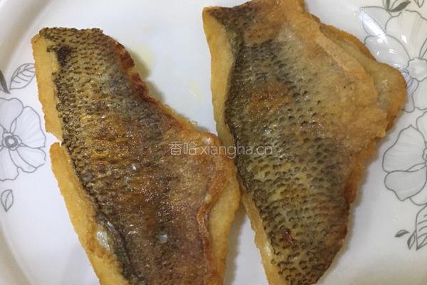 香煎鲈鱼片的做法图解4
