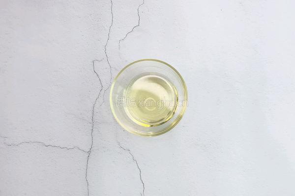 经典广式蛋黄莲蓉月饼的做法图解1