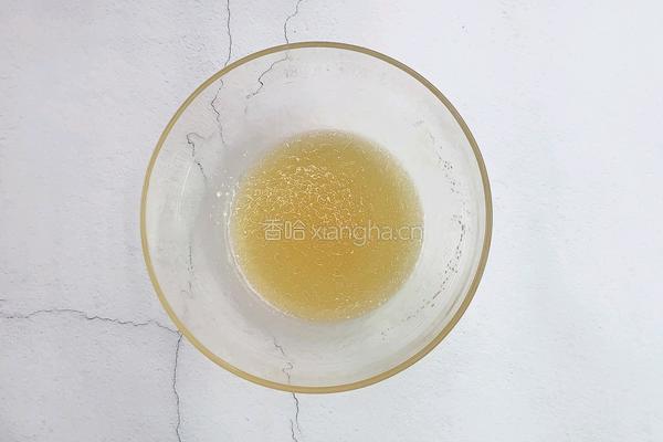 经典广式蛋黄莲蓉月饼的做法图解2