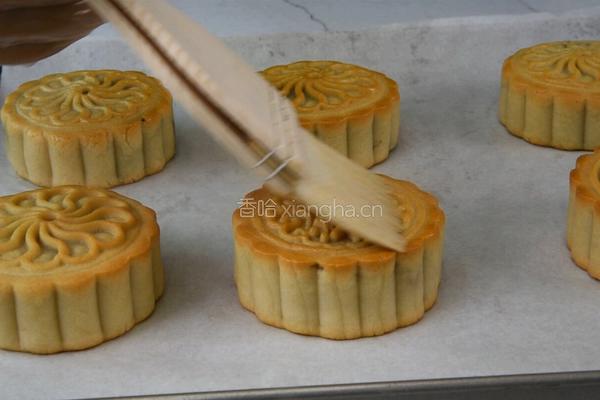 经典广式蛋黄莲蓉月饼的做法图解10