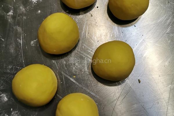 南瓜奶牛豆沙包的做法图解6