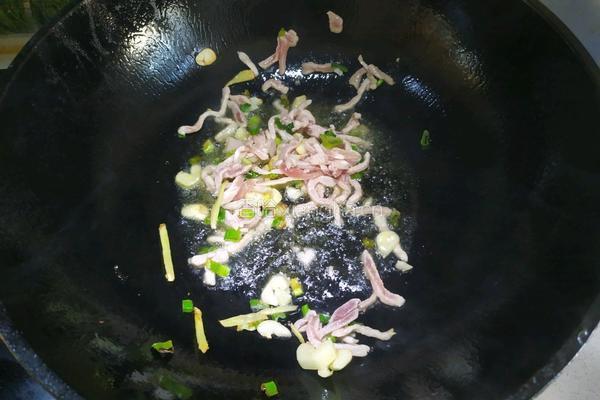 杏鲍菇炒肉丝的做法图解2