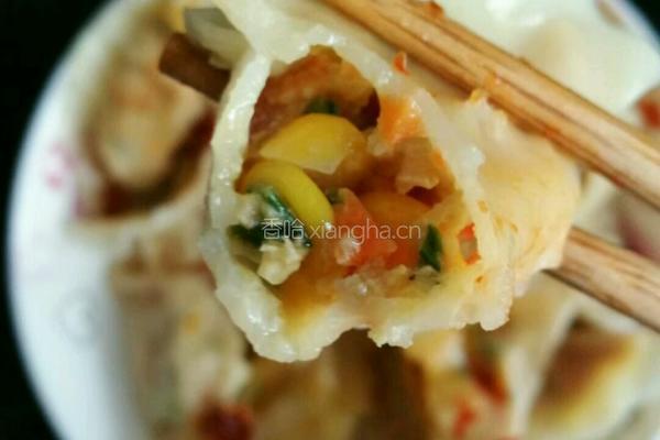 不用鸡精味精蚝油生粉也能很鲜美的营养玉米红萝卜肉饺子的做法图解8
