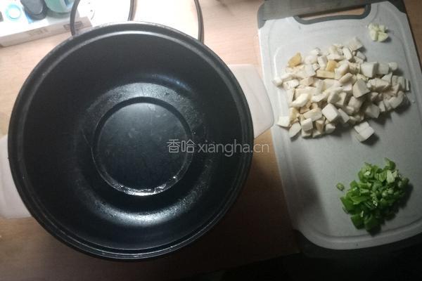 茄子炒尖椒的做法图解1