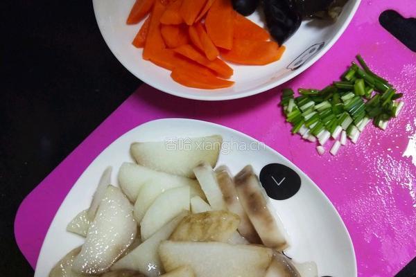 山药炒木耳的做法图解1