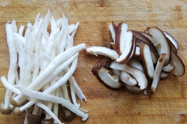 菌菇炒杂菜的做法图解3