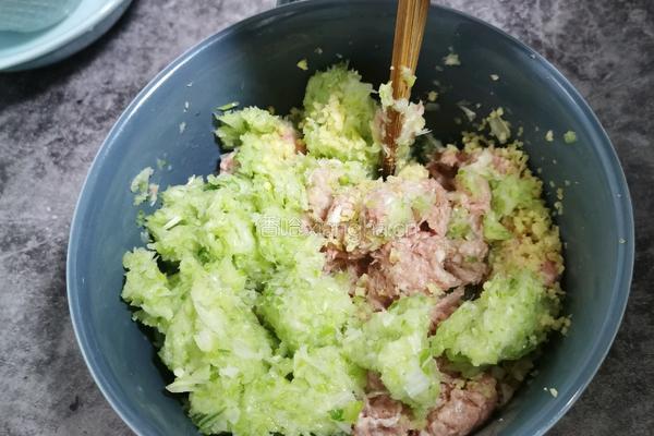 猪肉大葱包子的做法图解5
