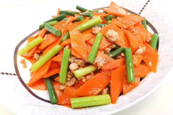 蒜薹肉末炒胡萝卜的做法图解9