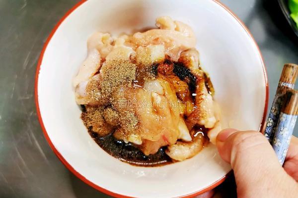 鸡胸肉炒芹菜的做法图解3