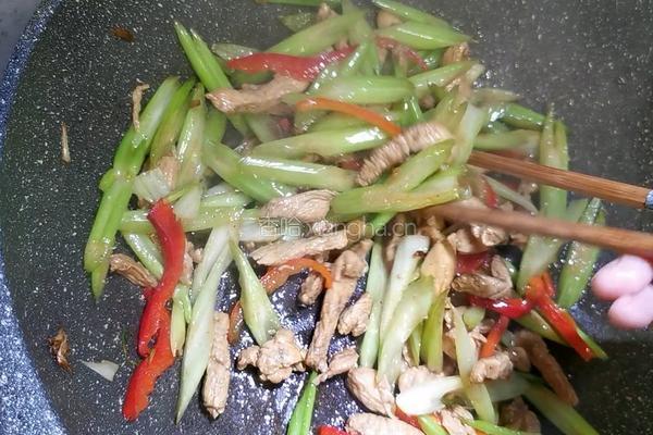 鸡胸肉炒芹菜的做法图解8