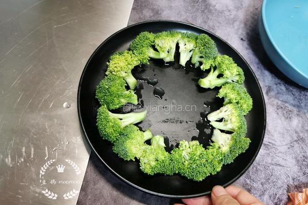 西兰花蒸虾仁的做法图解2
