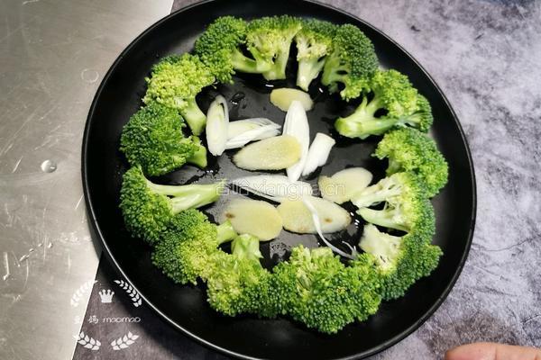 西兰花蒸虾仁的做法图解3