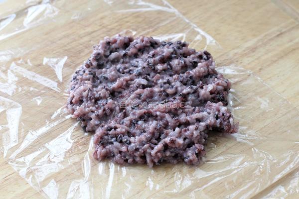 黑米芝士肉松饭团的做法图解5