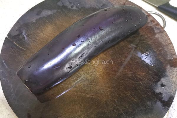 肉末香菇烧茄子的做法图解1