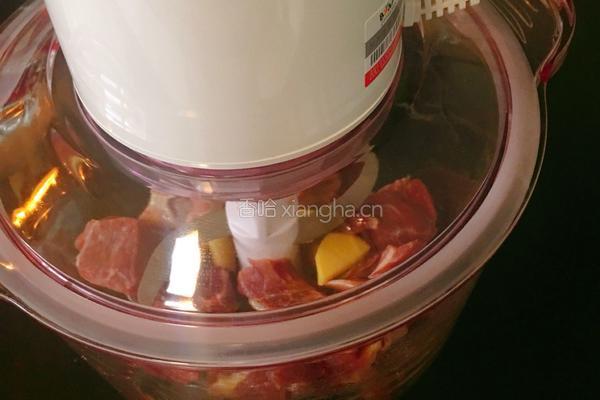 芹菜牛肉包子的做法图解3