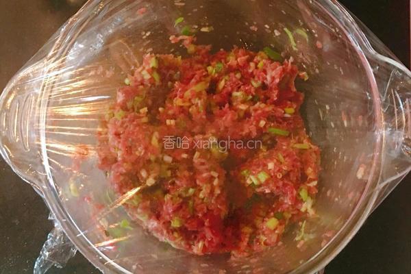 芹菜牛肉包子的做法图解6