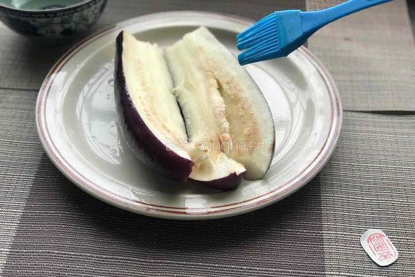 家庭版微波炉烤茄子的做法图解3