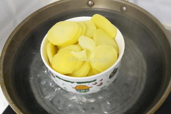 炸土豆球的做法图解1