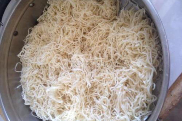 肉丝炒龙须的做法图解1