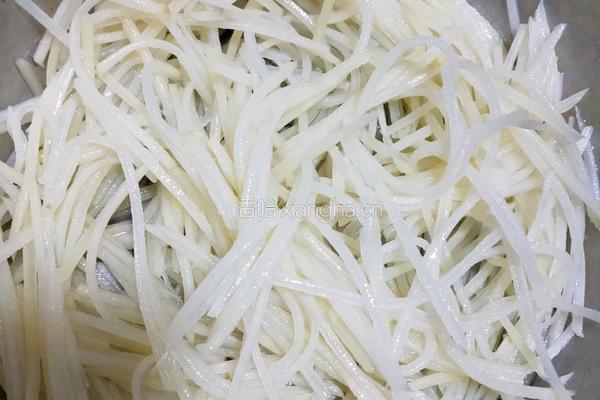 土豆丝饼的做法图解1