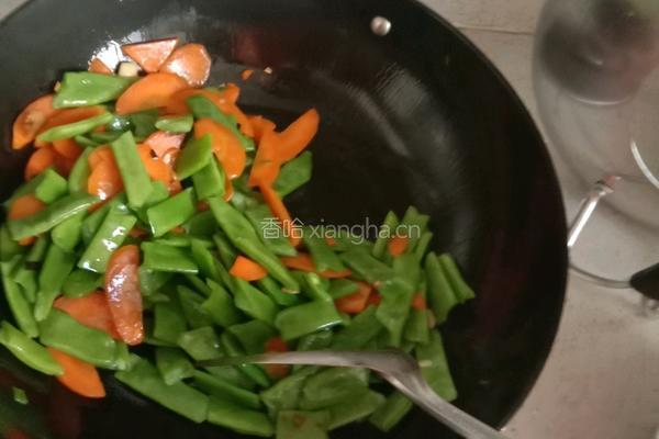 胡萝卜炒刀豆的做法图解5