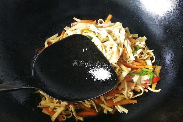 胡萝卜炒豆皮的做法图解7