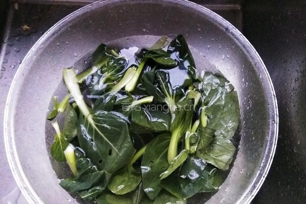 海鲜菇炒青菜的做法图解2