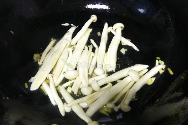 海鲜菇炒青菜的做法图解5