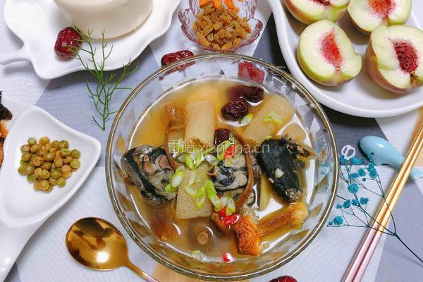 最滋养的【三菌响螺片竹荪煲乌鸡】的做法图解6