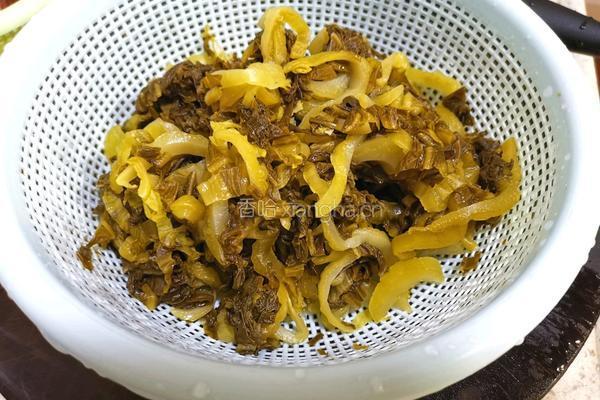 酸菜炒鸭胗的做法图解3