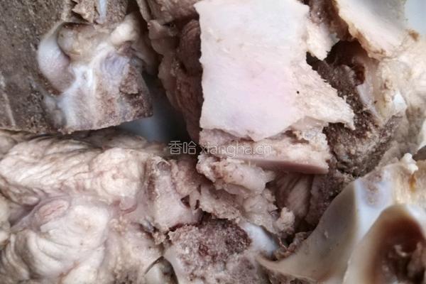 大骨冬瓜黄豆汤的做法图解2