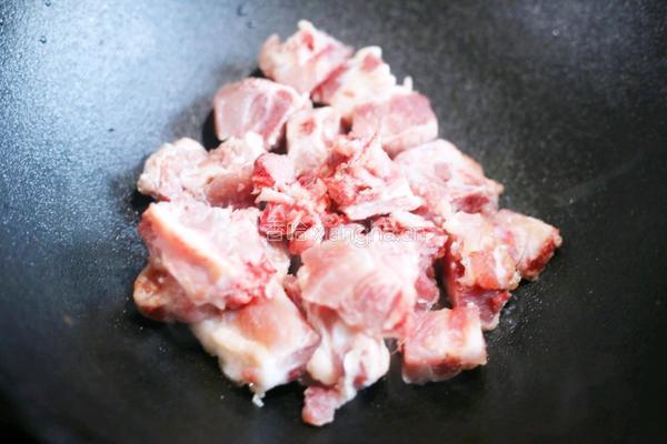 莲藕排骨汤的做法图解3
