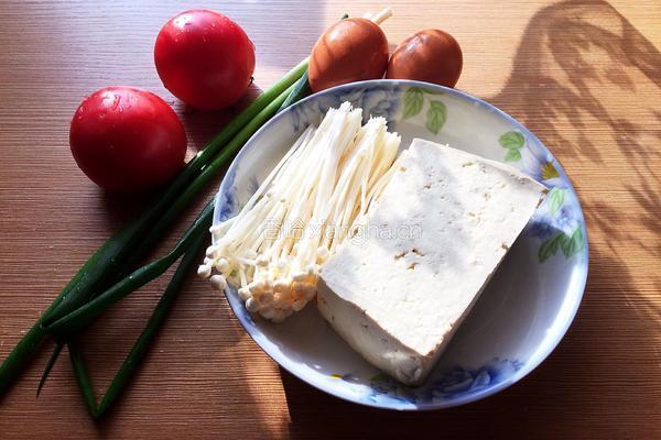 金针菇豆腐汤的做法图解1