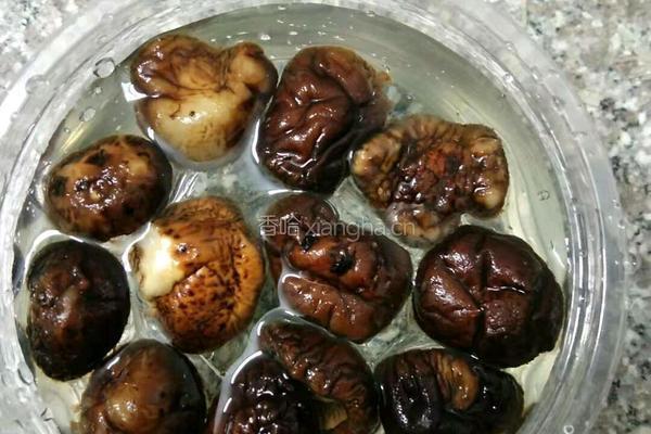 香菇瘦肉粥的做法图解2