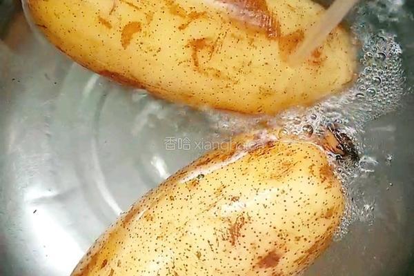 干煸藕条的做法图解1