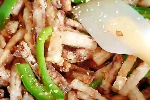 干煸藕条的做法图解11