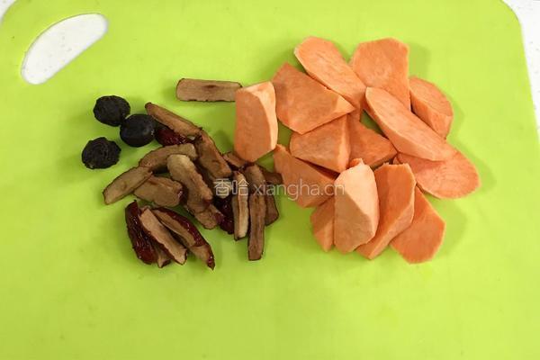 栗子红薯甜汤的做法图解2